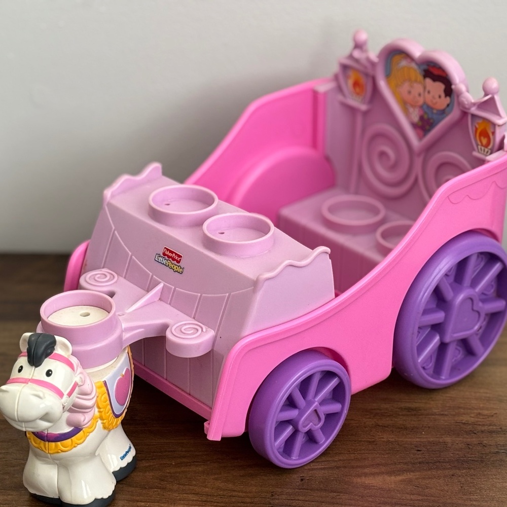 Fisher Price LITLLE PEOPLE Royal Wedding PRINCESS CARRIAGE White Horse Pink 2007